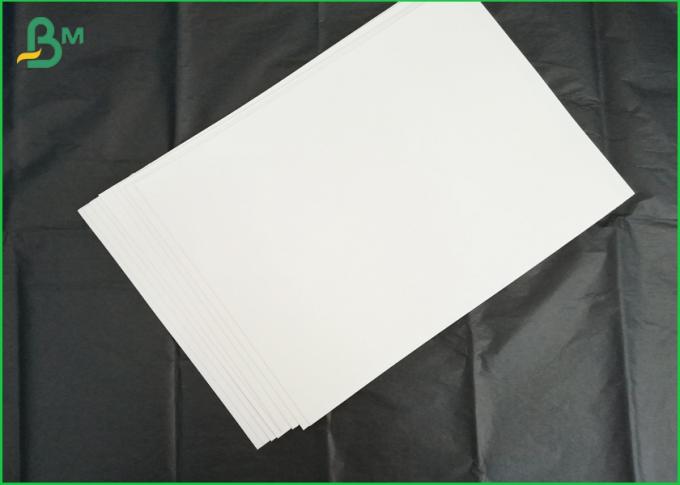 biały papier pakowy