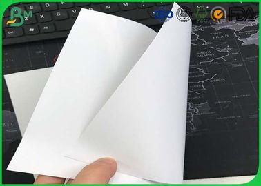 Papier powlekany jednostronnie o gramaturze 80g / 100 g / m2, papier dekoracyjny w jakości spożywczej C1S do etykiet samoprzylepnych