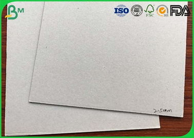 Papier o średniej gęstości falistej 1,5 mm - 2,5 mm, duża, masywna, szara płyta tylna