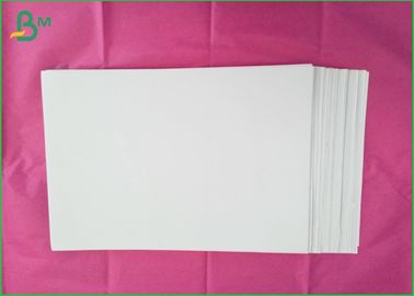 Papier Virgin Wood Pulp Gładki błyszczący papier 5.5-7.0% Wilgotność do drukowania offsetowego