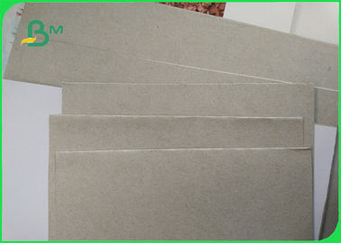 Dwustronny karton powlekany o gramaturze 250g / Szarym tekturowym opakowaniu kartonowym, kolor biały