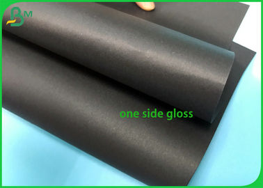 100% czarny papier z recyklingowanego czarnego rdzenia, jednostronnie pokrytego czarnym papierem o gramaturze 250g