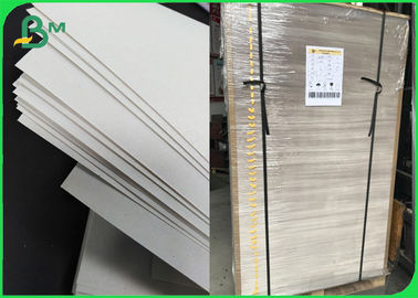 Niezadrukowany czysty biały papier gazetowy 48,8 g / m2 68 x 100 cm