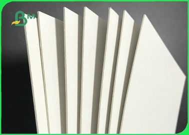 Biała sztywna tektura papierowa o dużej sztywności 1,5 mm 1,6 mm do luksusowych opakowań
