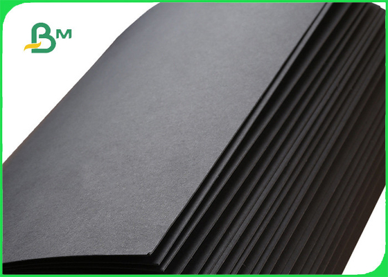450 g / m2 Czarny papier kartonowy do luksusowego opakowania Dobra sztywność 700 x 1000 mm