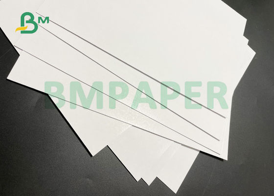 Odporny na zgięcia 300 gr 310 gr Dwuoboczne pokryte błyszczącą kartonami 70x100cm