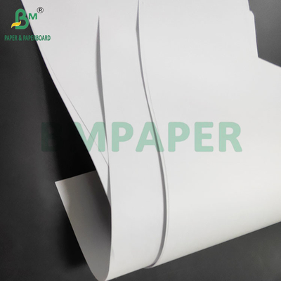 40 gm Wysoki biały bezwłókniony papier offsetowy wolny od drewna do wkładek do książek 640 x 900 mm