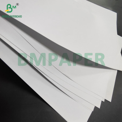 40 gm Wysoki biały bezwłókniony papier offsetowy wolny od drewna do wkładek do książek 640 x 900 mm