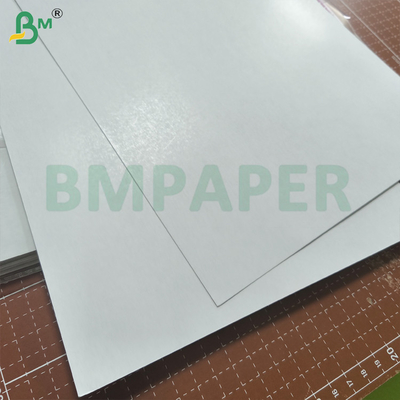Czarny rdzeń Cardstock 310 Gsm Podwójna strona błyszcząca powierzchnia karty gry