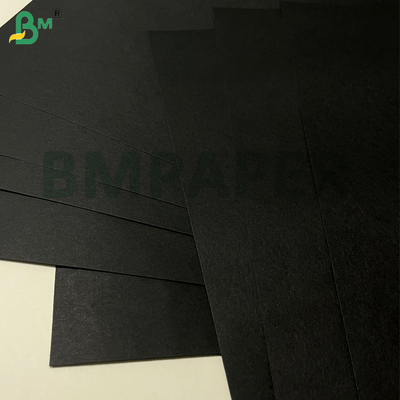 80gsm Gładki matowy papier czarny kraft do pakowania prezentów i toreb na zakupy