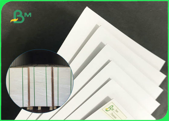 Twarda wytrzymałość 300 g / m2 350 g / m2 400 g / m2 Powlekany papier dwustronny do robienia pudeł