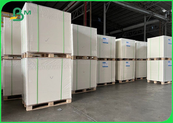 270 g / m2 powlekany gliną Kraft Back (CCK) 900 mm Odporność na rozdarcie rolki