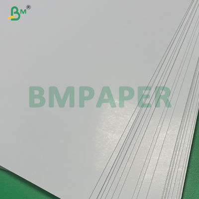 Papier do kart do gry o gramaturze 330 g/m², czarny rdzeń, błyszczący, dwustronnie powlekany, do profesjonalnych turniejów pokera