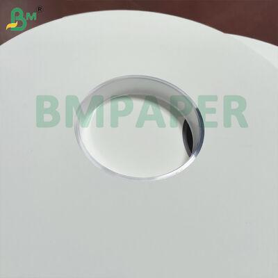 Lekki biały lub z nadrukiem papier do pakowania w rolkach z nacięciami do indywidualnego pakowania słomek