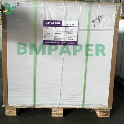 310gm Czarny rdzeń Kart grających Papier lniany wymocowany wykończenie Wyższa sztywność i trwałość