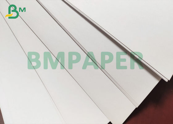 70 # Jasny biały gładki papier o wymiarach 25 "x 38"